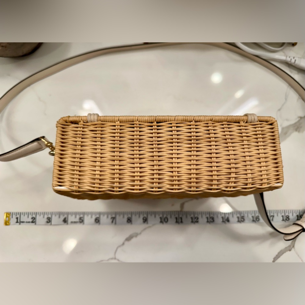 Zara Trafaluc - Woven Basket Purse, Lined in Neutral Linen - Leather Strap - EUC - Picture 9 of 12
